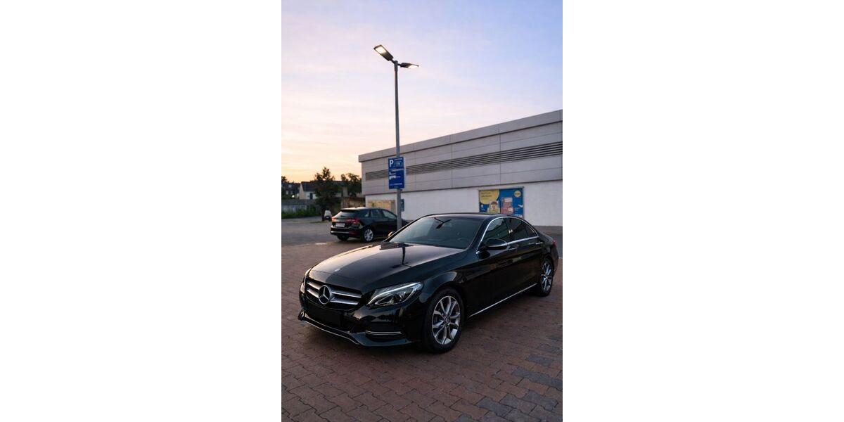 Mercedes-Benz C 200 195.000 km 12.100 &euro; Duisburg 47053