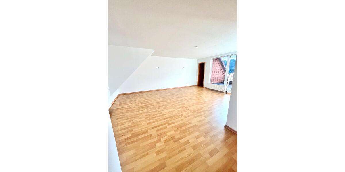 Dachgeschoßwohnung Essen Stadtbezirk III - 2 Zimmer, 73 m&sup2;, 118.000&euro; | Angebot:26061703
