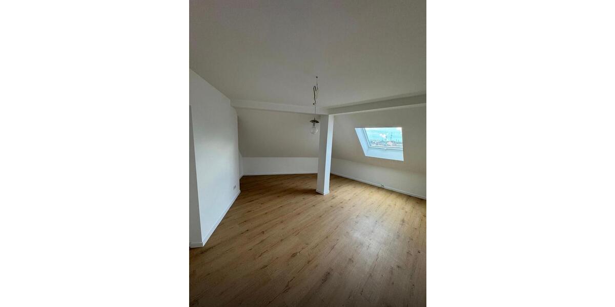 Dachgeschoßwohnung Gelsenkirchen Gelsenkirchen-Mitte - 1 Zimmer, 105 m&sup2;, 1.100&euro; | Angebot:25917231