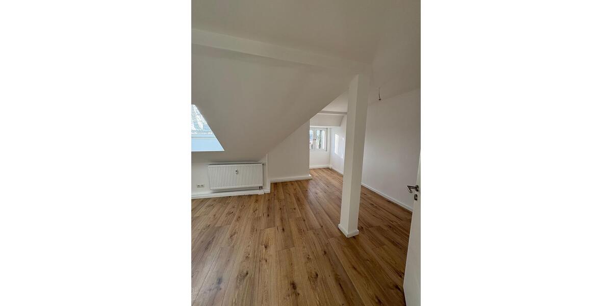 Dachgeschoßwohnung Oberhausen - 3.5 Zimmer, 103 m&sup2;, 750&euro; | Angebot:25750078