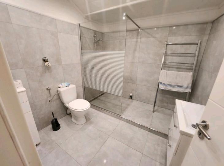 Dachgeschoßwohnung Duisburg Rheinhausen - 3.5 Zimmer, 80 m&sup2;, 190.000&euro; | Angebot:27258760