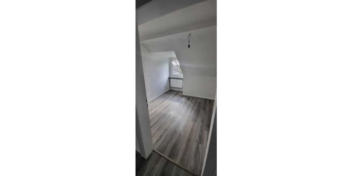 Dachgeschoßwohnung Duisburg Essenberg - 3 Zimmer, 73 m&sup2;, 529&euro; | Angebot:24979248