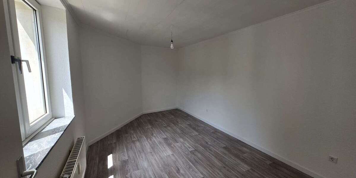 Einfamilienhaus Duisburg Marxloh - 3 Zimmer, 90 m&sup2;, 950&euro; | Angebot:27283024