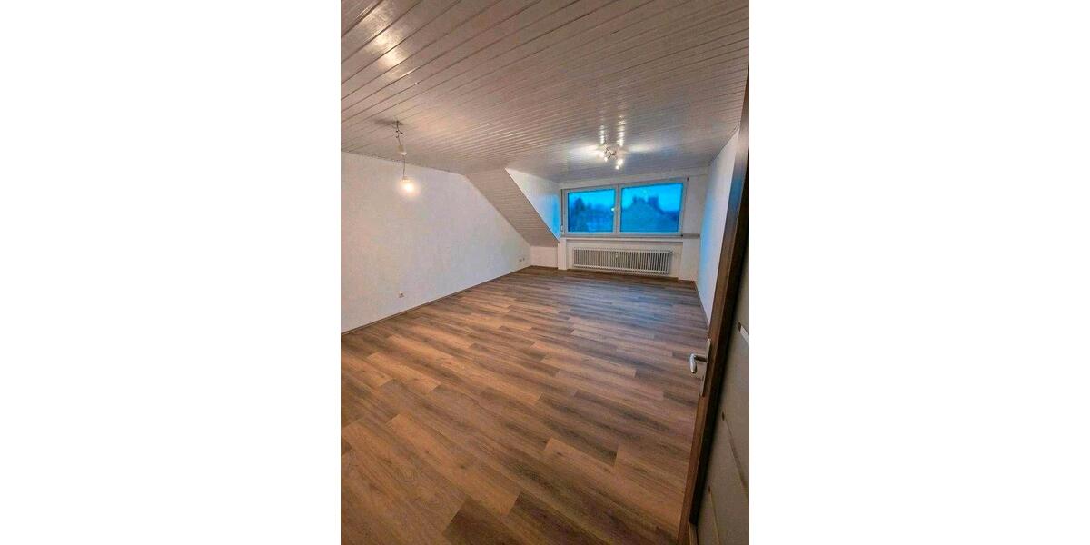 Dachgeschoßwohnung Dinslaken Hiesfeld - 2.5 Zimmer, 73 m&sup2;, 670&euro; | Angebot:25987330