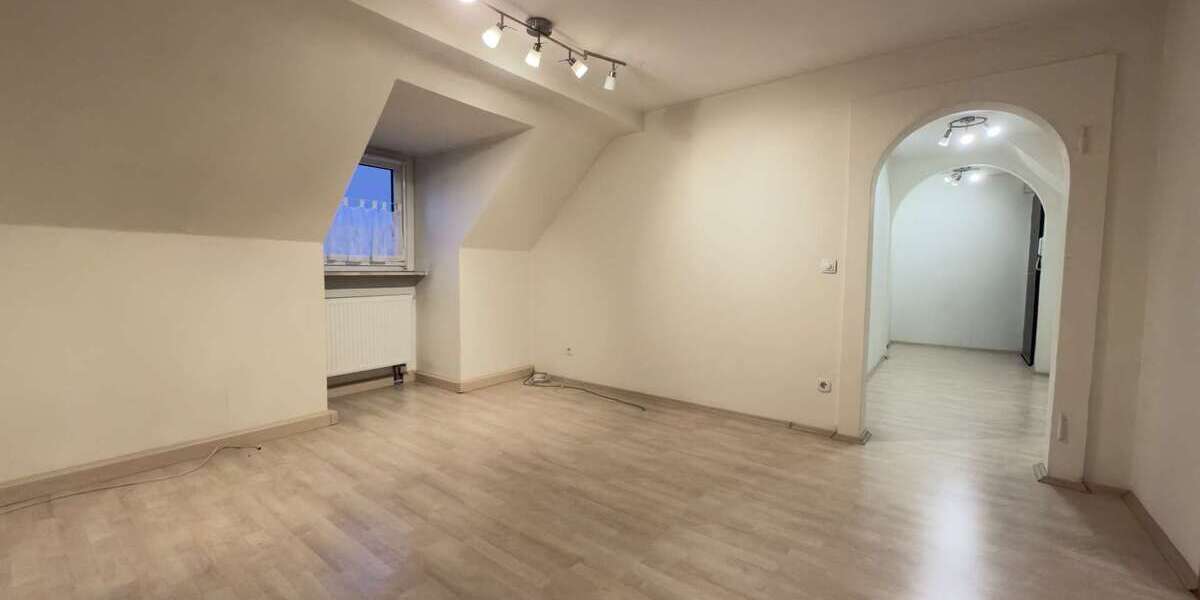 Gepflegte 3,5-Zimmer-Dachgeschosswohnung mit Einbauküche und Garage - Dachgeschoßwohnung Gelsenkirchen Gelsenkirchen-Mitte | Angebot:24740235