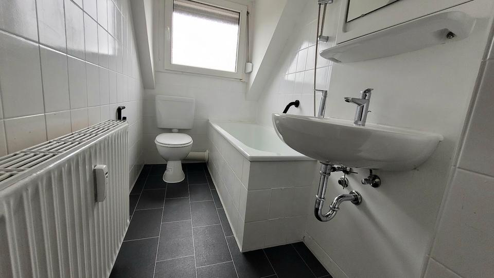 Dachgeschoßwohnung Essen Stadtbezirk IV - 2 Zimmer, 47 m&sup2;, 406&euro; | Angebot:24516980