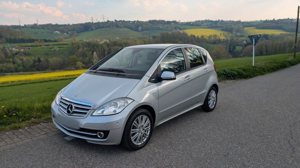 Mercedes-Benz A 180 91.000 km 8.400 &euro; Essen 45239