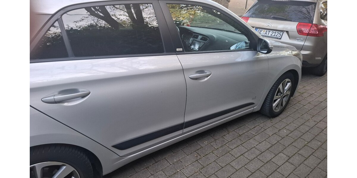 Hyundai i20 214.000 km 5.800 &euro; Gelsenkirchen 45879