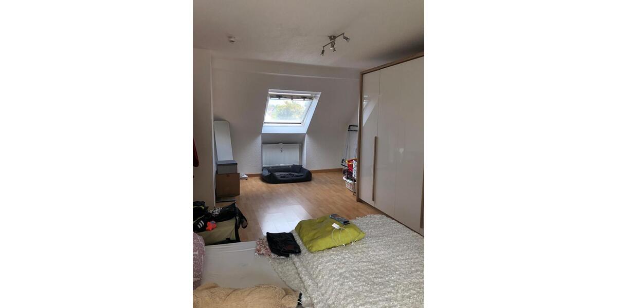 Dachgeschoßwohnung Essen Stadtbezirk VIII - 3.5 Zimmer, 97 m&sup2;, 989&euro; | Angebot:25641552