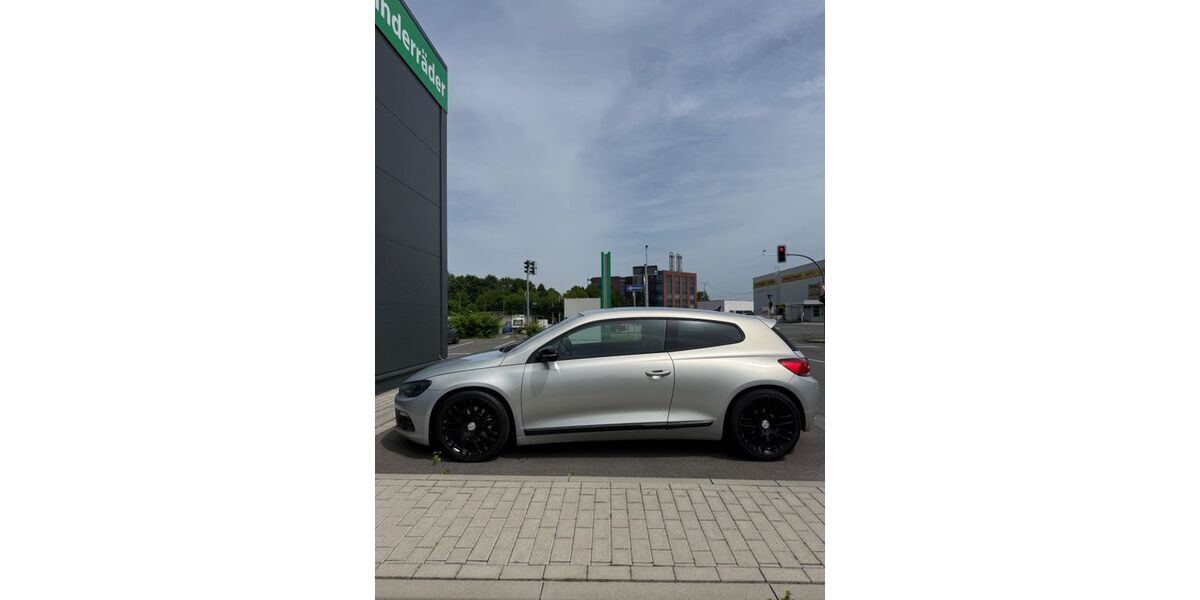 VW Scirocco 144.521 km 5.800 &euro; Oberhausen 46047