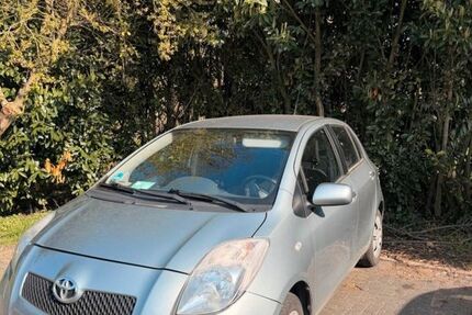 Toyota Yaris 83.000 km 3.499 &euro; Essen 45130