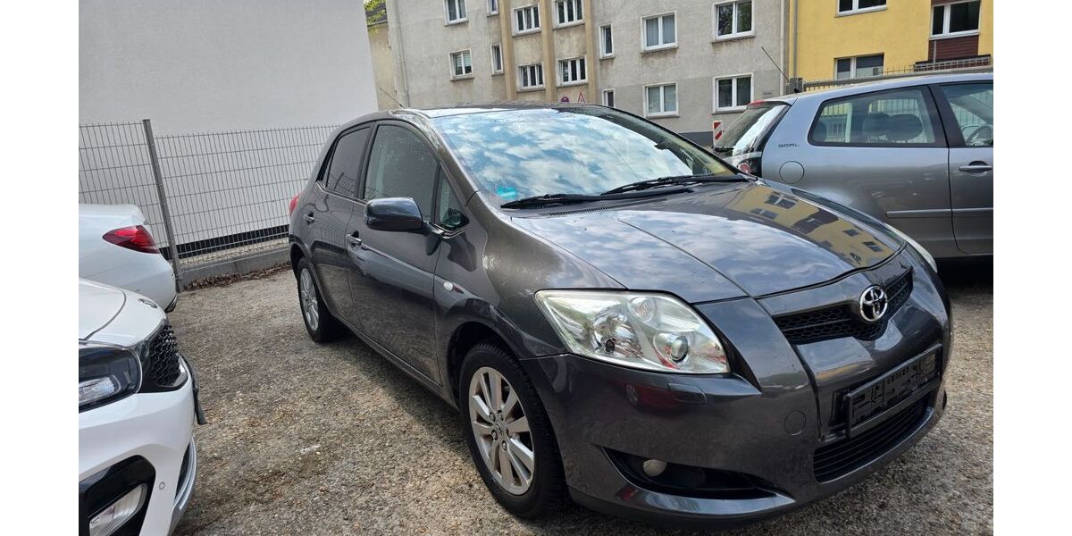 Toyota Auris 124.000 km 6.100 &euro; Essen 45144