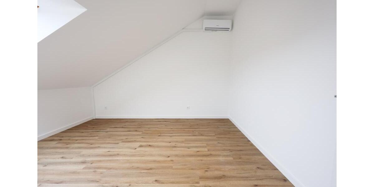 Dachgeschoßwohnung Moers Schwafheim - 2.5 Zimmer, 80 m&sup2;, 214.000&euro; | Angebot:26067794