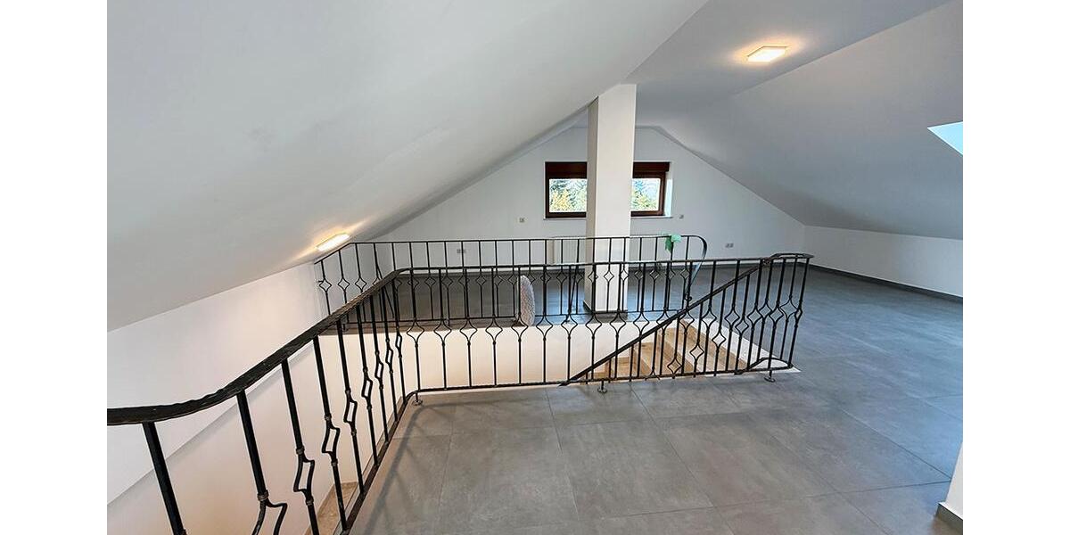 Dachgeschoßwohnung Issum - 5 Zimmer, 140 m&sup2;, 1.150&euro; | Angebot:26249906
