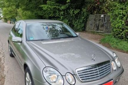 Mercedes-Benz E 220 186.000 km 7.950 &euro; Mülheim an der Ruhr 45472