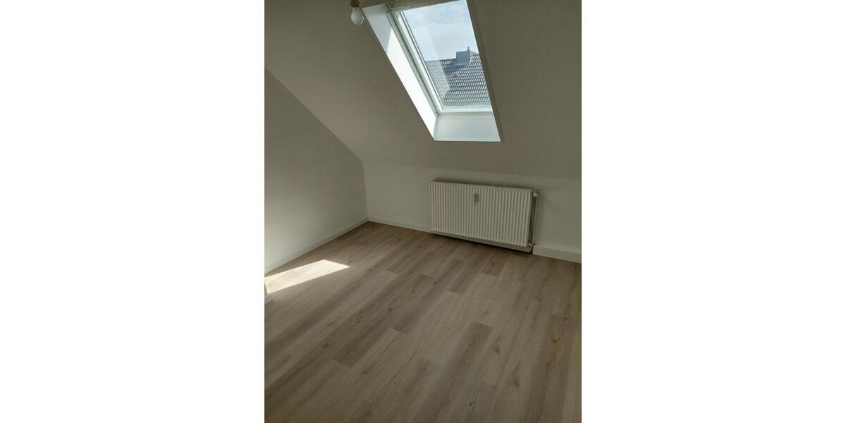 Dachgeschoßwohnung Gelsenkirchen Gelsenkirchen-West - 2.5 Zimmer, 70 m&sup2;, 485&euro; | Angebot:25964948