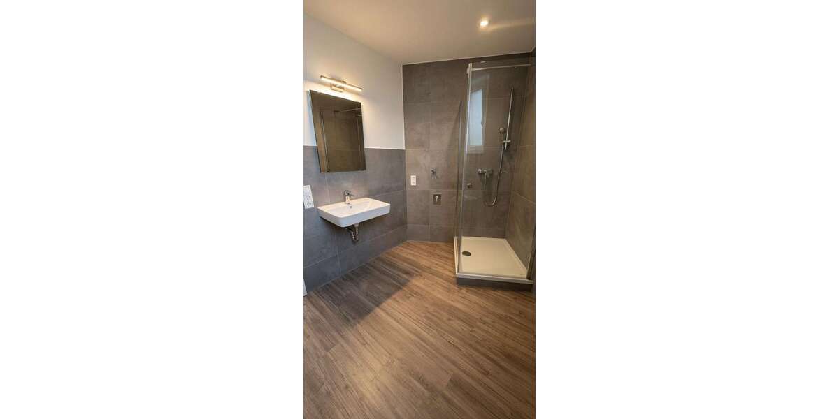 Etagenwohnung Duisburg - 4 Zimmer, 120 m&sup2;, 990&euro; | Angebot:27080720