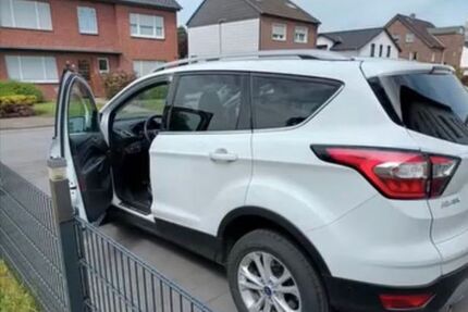 Ford Kuga 155.000 km 14.200 &euro; Dinslaken 46537