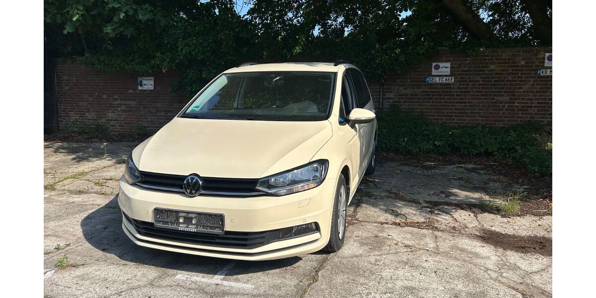 VW Touran 147.570 km 15.700 &euro; Krefeld 47803