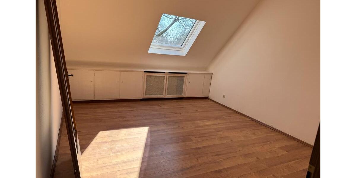 Dachgeschoßwohnung Duisburg Laar - 3 Zimmer, 75 m&sup2;, 850&euro; | Angebot:25454192