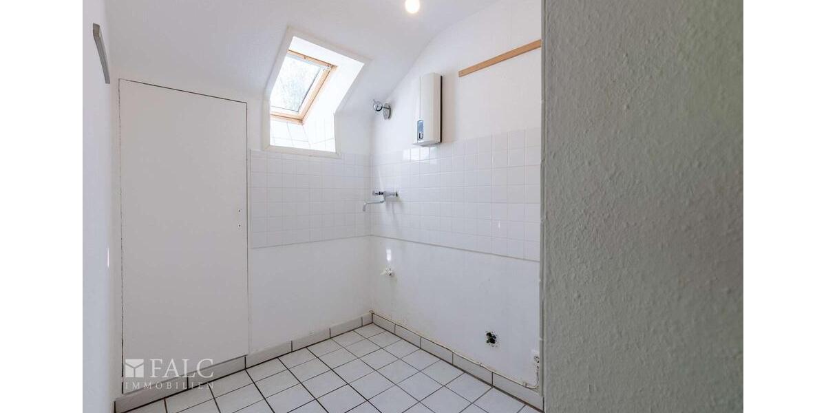 Dachgeschoßwohnung Essen Stadtbezirk II - 2.5 Zimmer, 51 m&sup2;, 510&euro; | Angebot:24676783