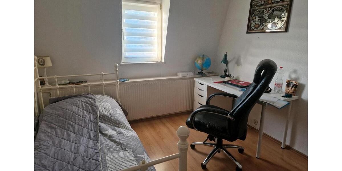 Dachgeschoßwohnung Krefeld - 3 Zimmer, 76 m&sup2;, 895&euro; | Angebot:25916585