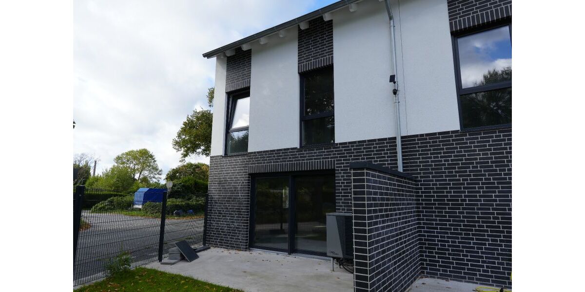 Provisionsfrei* Eckhaus EFH Endhaus mit PV 10,4 KW+Garage 140m zum Rheinufer Energiebedarf 22,4 kWhm2a - Einfamilienhaus Duisburg Essenberg | Angebot:26163676