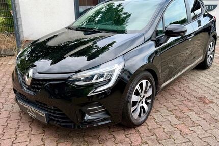 Renault Clio 61.257 km 9.499 &euro; Gelsenkirchen 45884