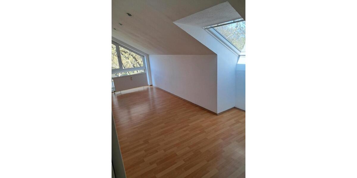 Dachgeschoßwohnung Duisburg Ruhrort - 4 Zimmer, 95 m&sup2;, 149.000&euro; | Angebot:26178480