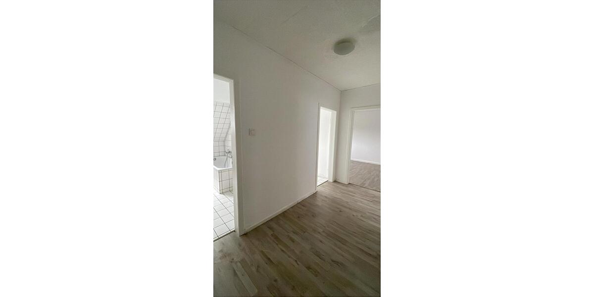 Dachgeschoßwohnung Duisburg Duisburg-Mitte - 3 Zimmer, 52 m&sup2;, 720&euro; | Angebot:26045451