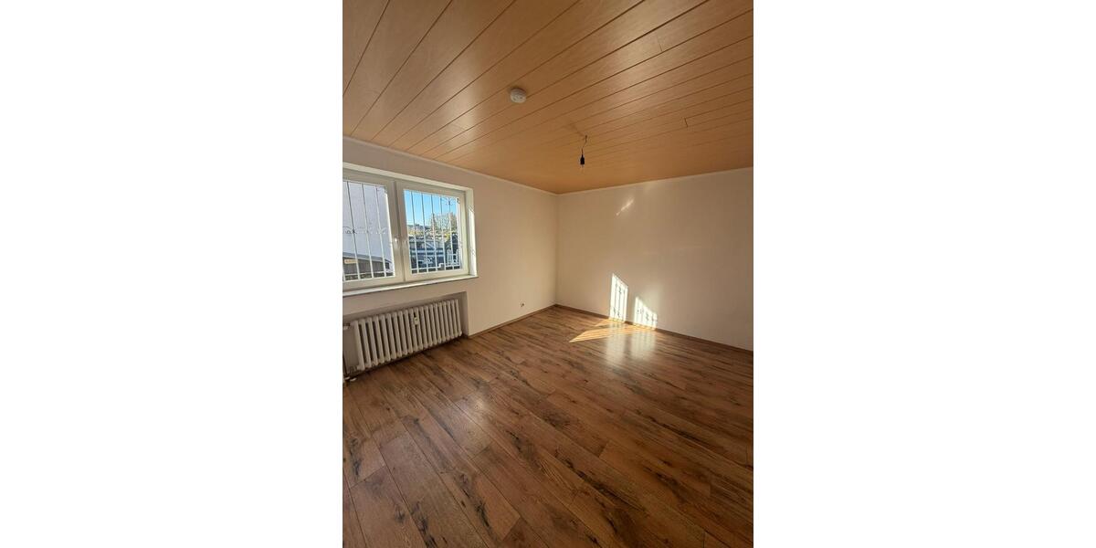 Etagenwohnung Duisburg Essenberg - 3 Zimmer, 74 m&sup2;, 495&euro; | Angebot:25646850