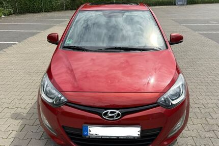 Hyundai i20 64.097 km 4.890 &euro; Duisburg 47167