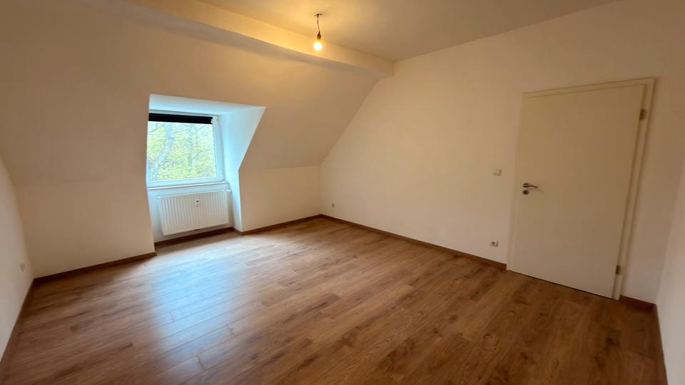 Dachgeschoßwohnung Essen Stadtbezirk V - 2 Zimmer, 69 m&sup2;, 850&euro; | Angebot:25979642