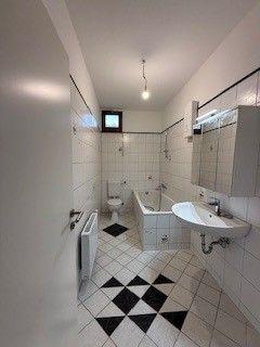 Etagenwohnung Duisburg Duisburg-Mitte - 3 Zimmer, 83 m&sup2;, 600&euro; | Angebot:24687928