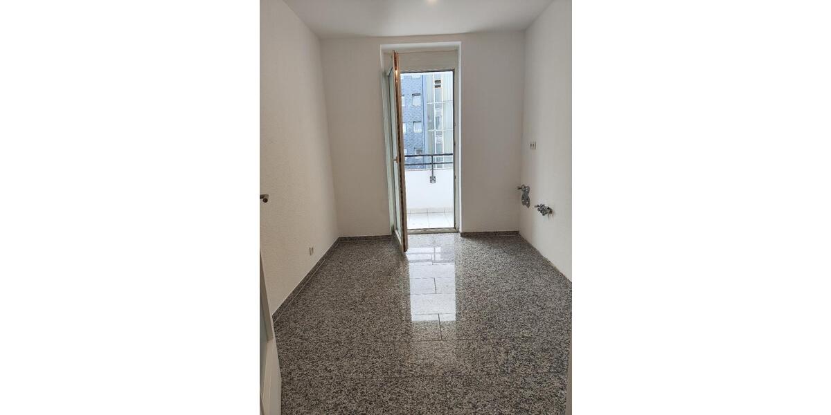 Etagenwohnung Oberhausen - 2 Zimmer, 82 m&sup2;, 740&euro; | Angebot:25404192