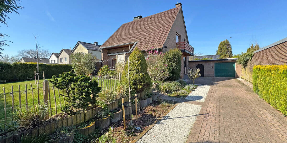 Einfamilienhaus Voerde (Niederrhein) / Friedrichsfeld Friedrichsfeld - 4 Zimmer, 120 m&sup2;, 395.000&euro; | Angebot:26017555
