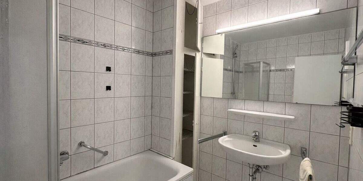 Etagenwohnung Krefeld Stadtmitte - 3 Zimmer, 97 m&sup2;, 625&euro; | Angebot:25796371
