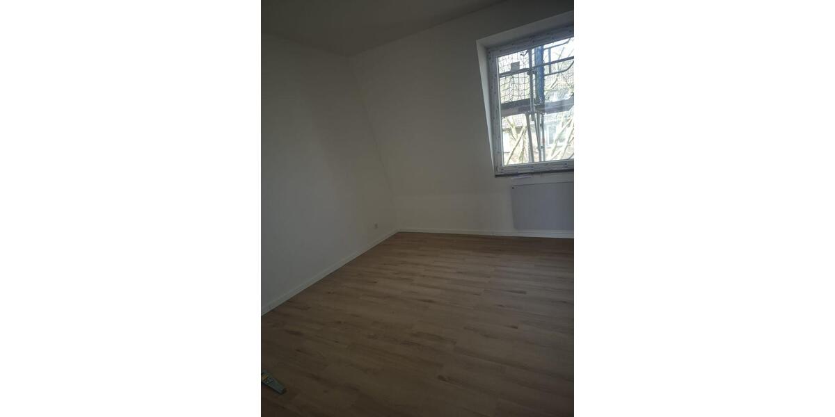 Dachgeschoßwohnung Essen Stadtbezirk III - 3 Zimmer, 79 m&sup2;, 790&euro; | Angebot:25790783
