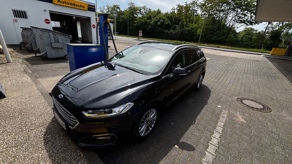 Ford Mondeo 83.083 km 22.490 &euro; Duisburg 47198