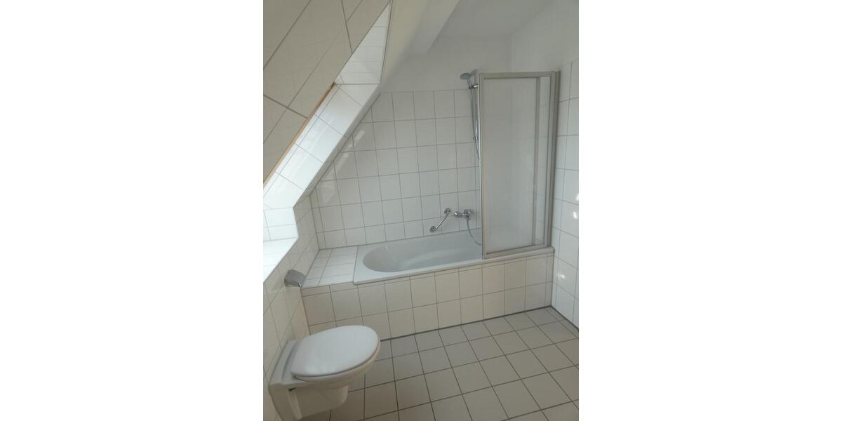 Dachgeschoßwohnung Essen Stadtbezirk IV - 3 Zimmer, 80 m&sup2;, 844&euro; | Angebot:25920220