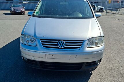 VW Touran 274.000 km 1.699 &euro; Oberhausen 46149