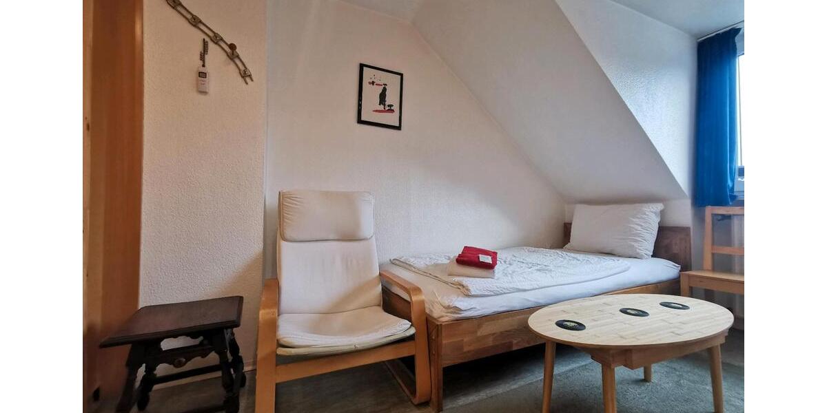 Dachgeschoßwohnung Essen Stadtbezirk III - 1 Zimmer, 1.150&euro; | Angebot:21475721