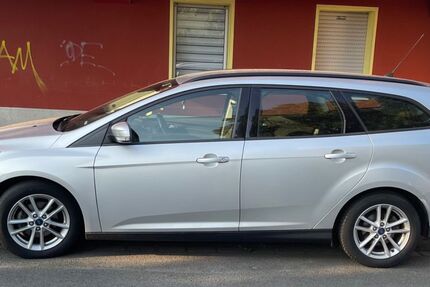 Ford Focus 109.000 km 6.990 &euro; Duisburg 47055