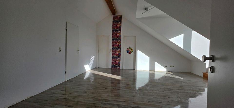 Dachgeschoßwohnung Oberhausen Alstaden - 3 Zimmer, 80 m&sup2;, 910&euro; | Angebot:26042384