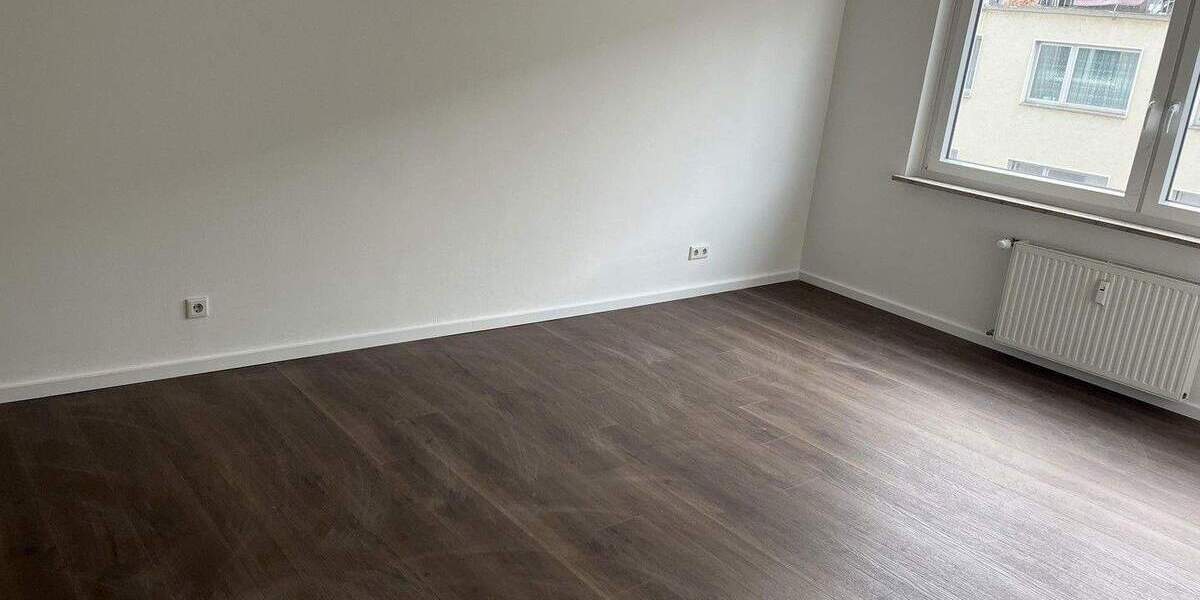 Etagenwohnung Krefeld Stadtmitte - 2 Zimmer, 91 m&sup2;, 710&euro; | Angebot:25780302
