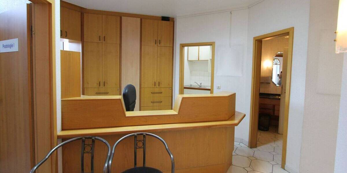 Gewerbeobjekt Krefeld Stadtmitte - 9 Zimmer, 187 m&sup2;, 1.300&euro; | Angebot:25997649