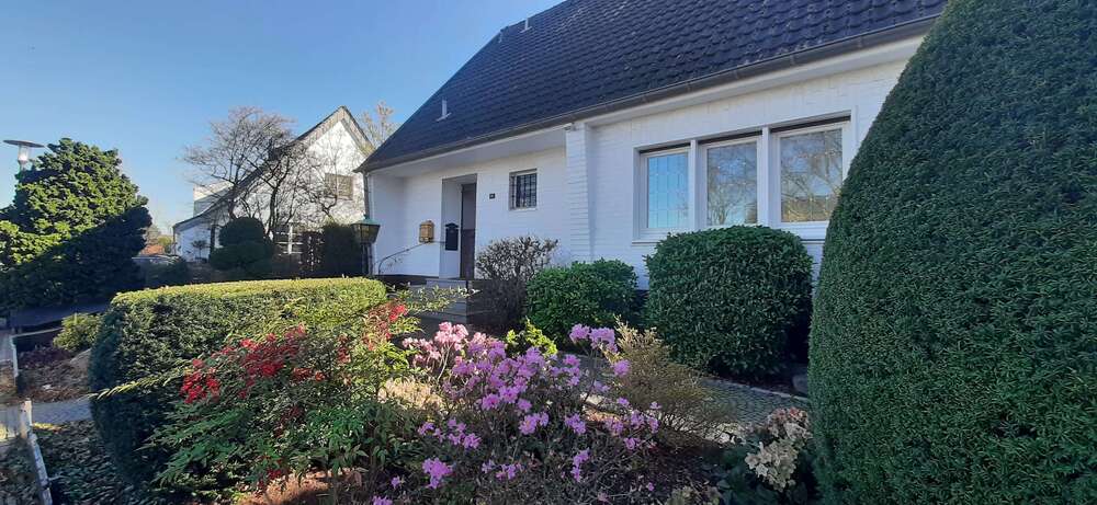 Einfamilienhaus Krefeld Hülser Berg - 6.5 Zimmer, 245 m&sup2;, 1.150.000&euro; | Angebot:25383834