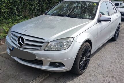 Mercedes-Benz 220 313.000 km 2.600 &euro; Krefeld 47799