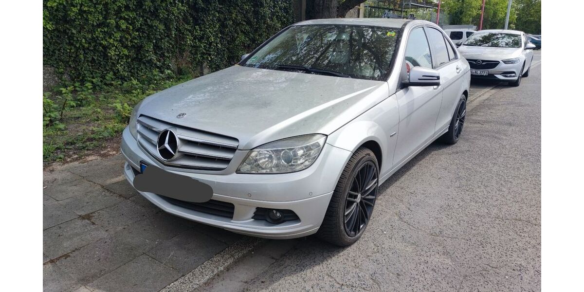 Mercedes-Benz 220 313.000 km 2.600 &euro; Krefeld 47799