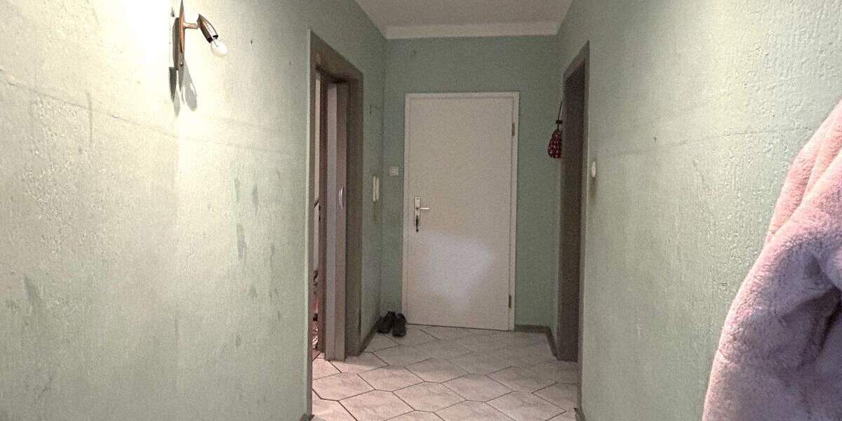 Etagenwohnung Duisburg Untermeiderich - 3 Zimmer, 82 m&sup2;, 119.000&euro; | Angebot:25865311